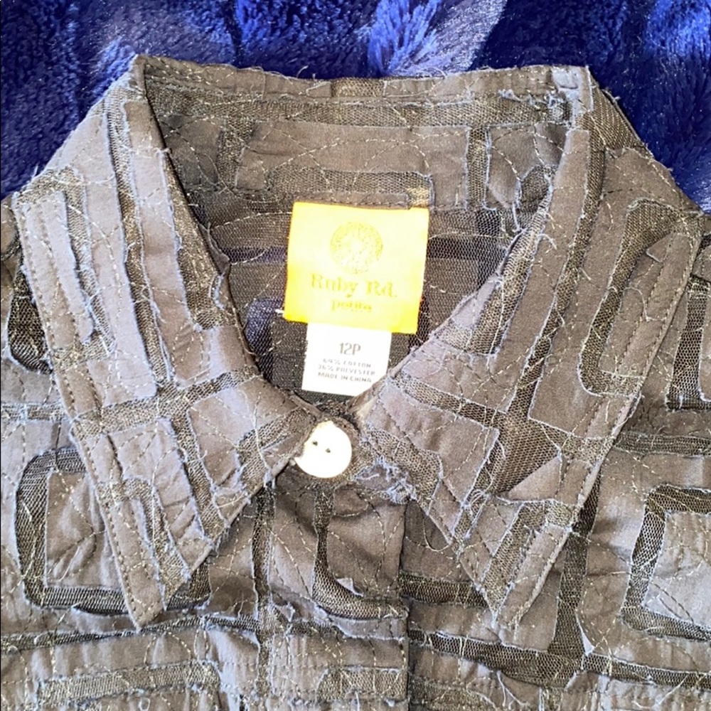 😍RUBY RD. PETITES. 5 BUTTON JACKET. SHEER DESIGN - Picture 2 of 10